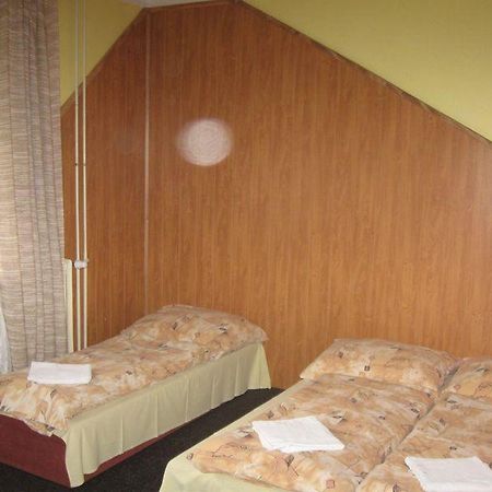 Hotel Reoneo Vernirovice Luaran gambar
