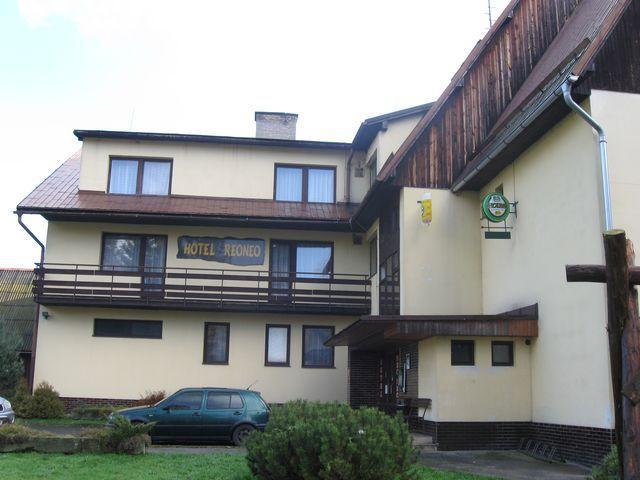 Hotel Reoneo Vernirovice Luaran gambar